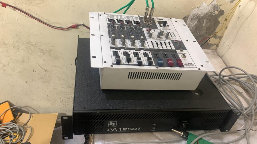 EV PA1250T power amplifier with mixer rack installation
